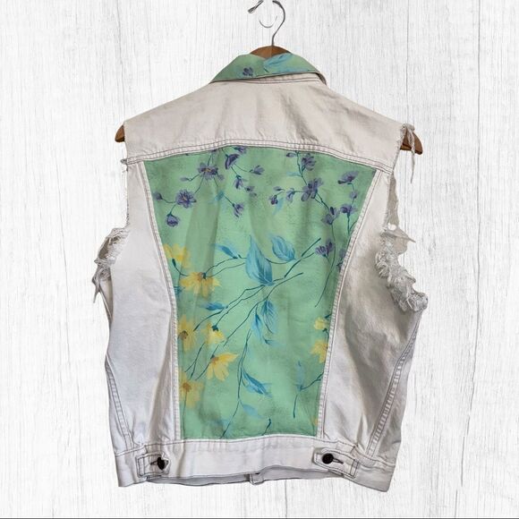 Levi’s Furst Of A Kind White Denim Vest Jacket Sz S NWT Reworked Distressed - Picture 2 of 6